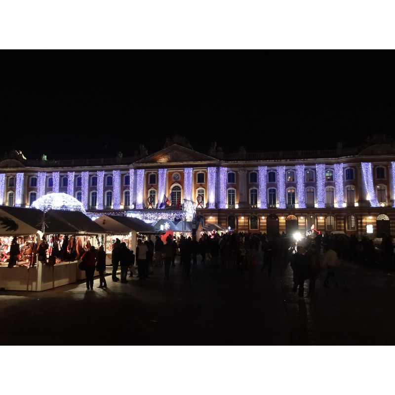 MARCHES DE NOEL A TOULOUSE,...